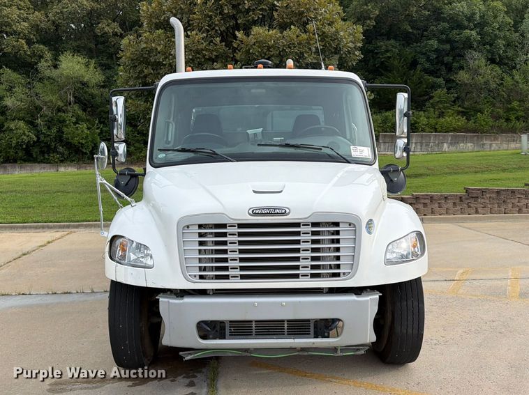 image for item FP4032 2009 Freightliner Business Class M2 street sweeper truck