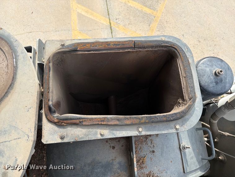 image for item FP4032 2009 Freightliner Business Class M2 street sweeper truck