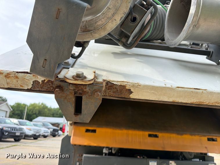 image for item FP4032 2009 Freightliner Business Class M2 street sweeper truck