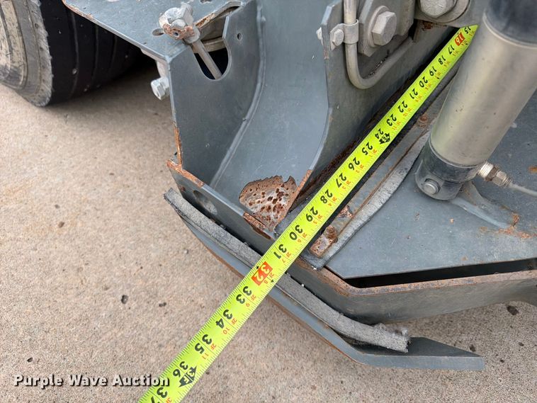image for item FP4032 2009 Freightliner Business Class M2 street sweeper truck