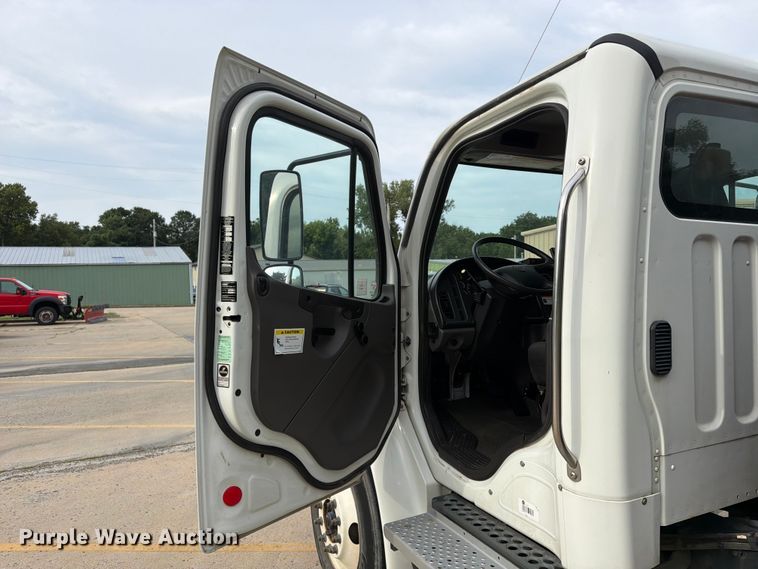 image for item FP4032 2009 Freightliner Business Class M2 street sweeper truck