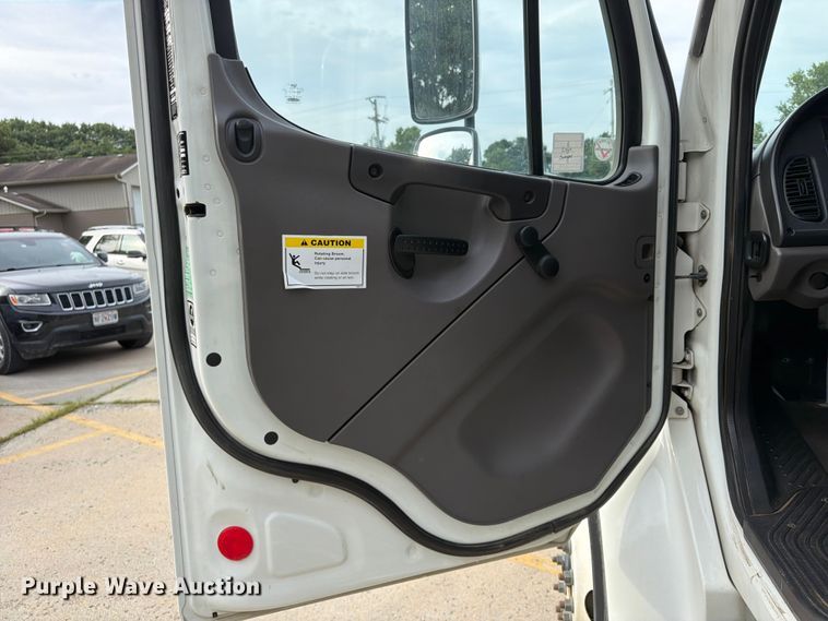 image for item FP4032 2009 Freightliner Business Class M2 street sweeper truck