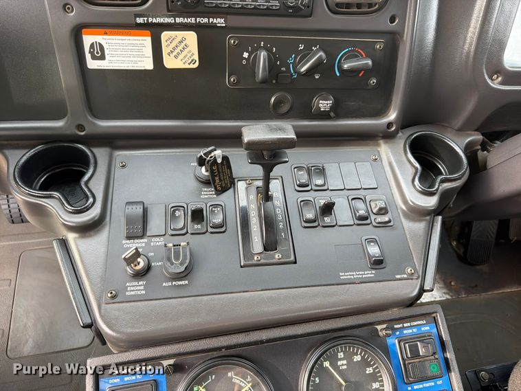 image for item FP4032 2009 Freightliner Business Class M2 street sweeper truck