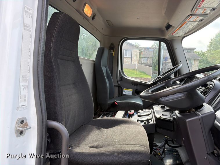 image for item FP4032 2009 Freightliner Business Class M2 street sweeper truck
