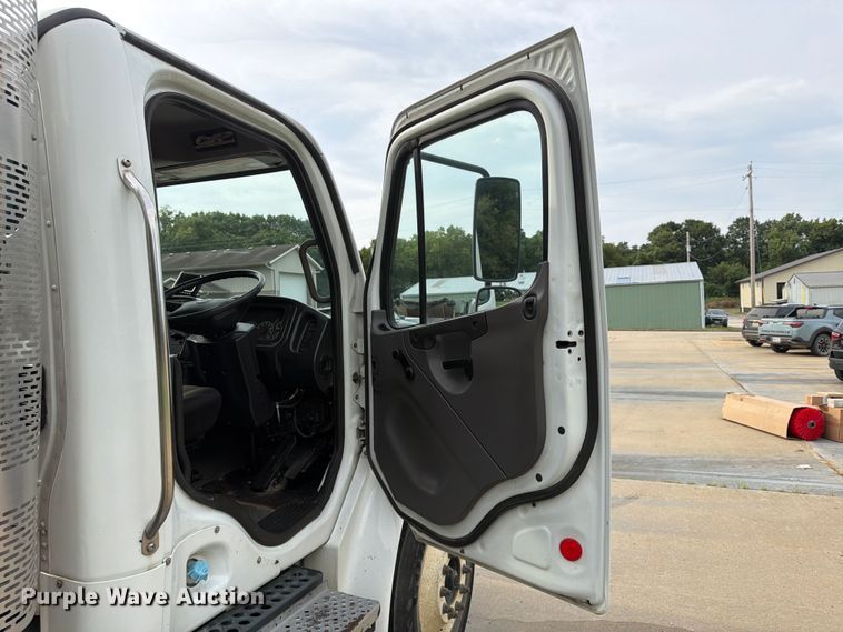 image for item FP4032 2009 Freightliner Business Class M2 street sweeper truck