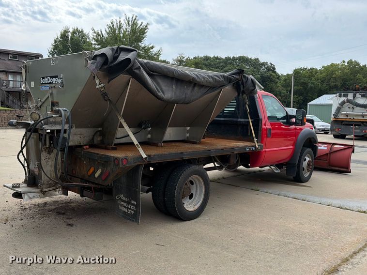 image for item FP4033 2016 Ford F550 Super Duty flatbed truck