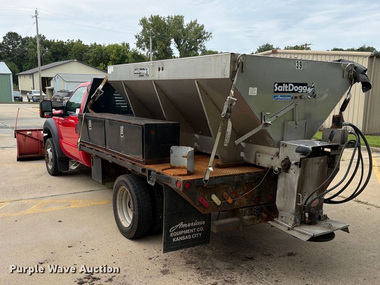 image for item FP4033 2016 Ford F550 Super Duty flatbed truck