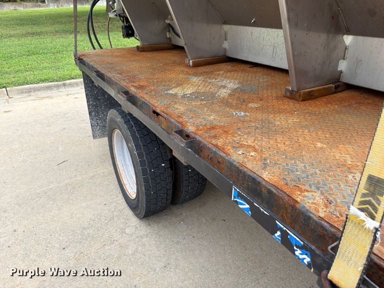 image for item FP4033 2016 Ford F550 Super Duty flatbed truck
