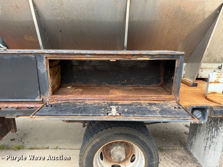 image for item FP4033 2016 Ford F550 Super Duty flatbed truck