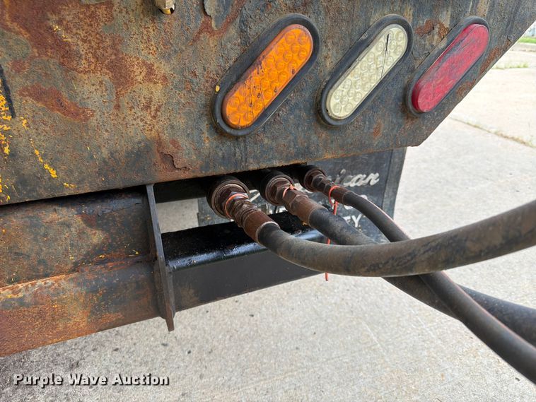 image for item FP4033 2016 Ford F550 Super Duty flatbed truck