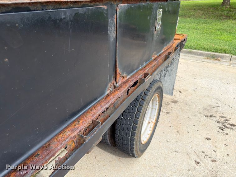 image for item FP4033 2016 Ford F550 Super Duty flatbed truck