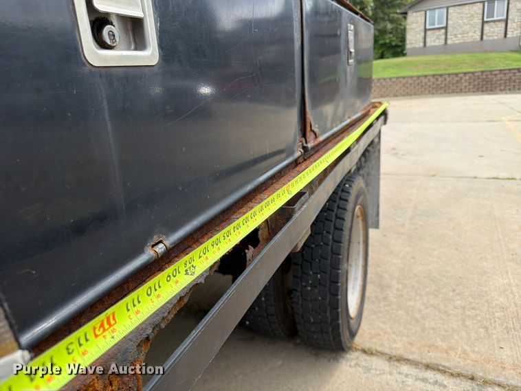 image for item FP4033 2016 Ford F550 Super Duty flatbed truck