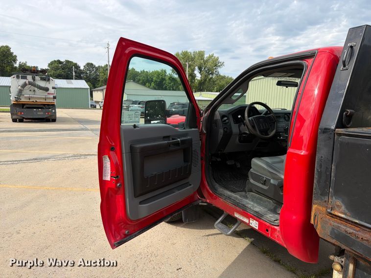 image for item FP4033 2016 Ford F550 Super Duty flatbed truck