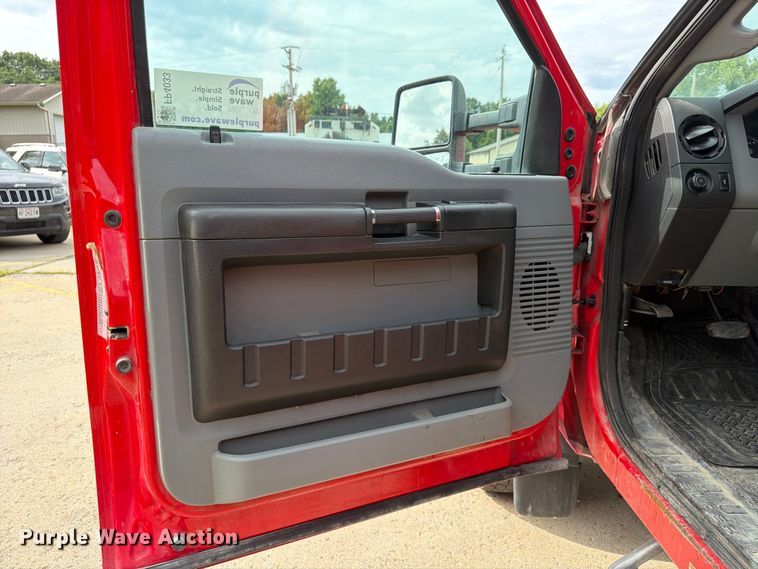 image for item FP4033 2016 Ford F550 Super Duty flatbed truck