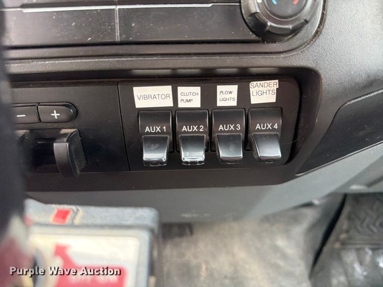 image for item FP4033 2016 Ford F550 Super Duty flatbed truck