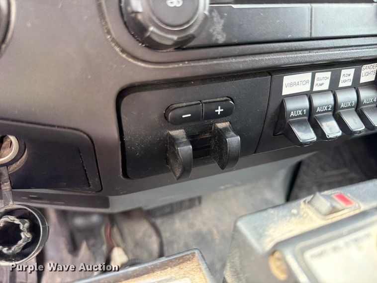 image for item FP4033 2016 Ford F550 Super Duty flatbed truck