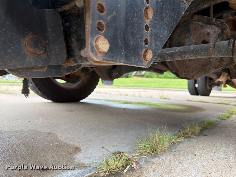 image for item FP4033 2016 Ford F550 Super Duty flatbed truck