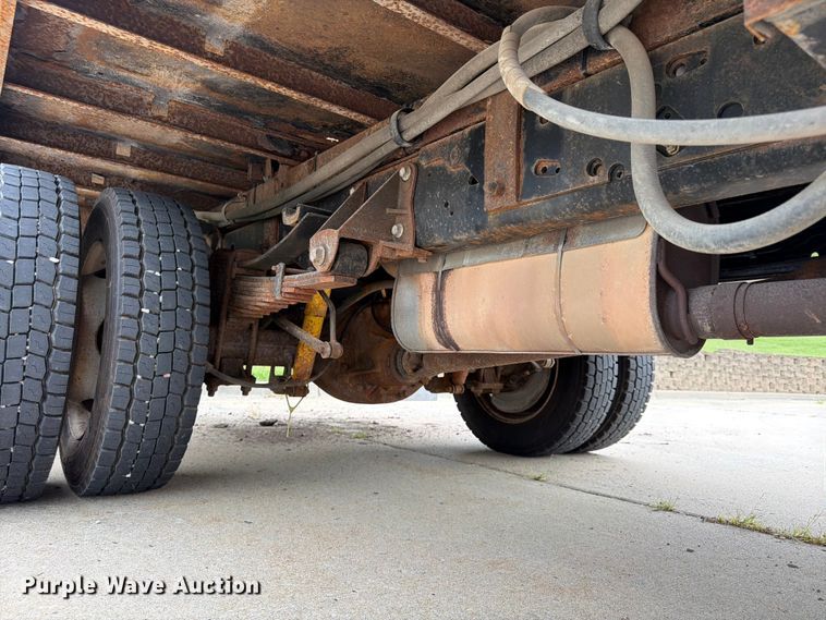image for item FP4033 2016 Ford F550 Super Duty flatbed truck