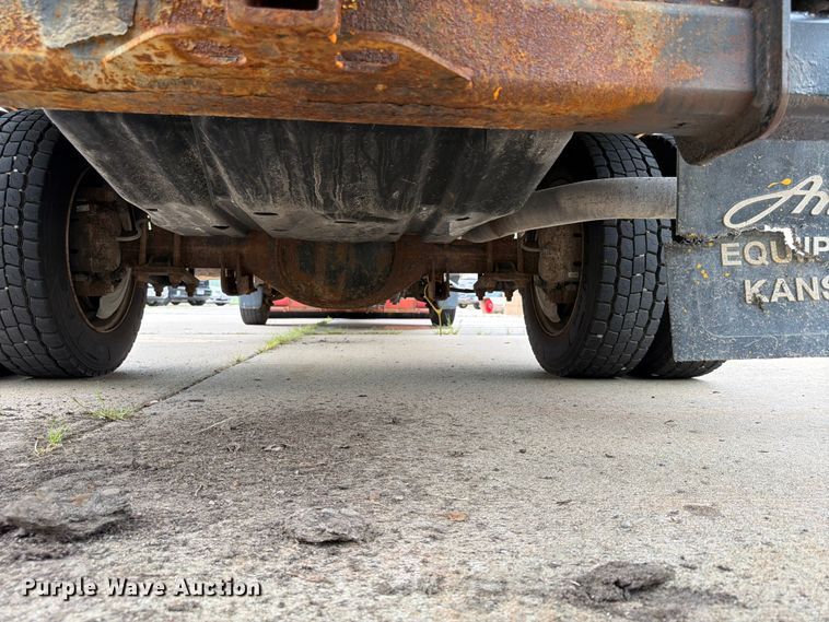 image for item FP4033 2016 Ford F550 Super Duty flatbed truck