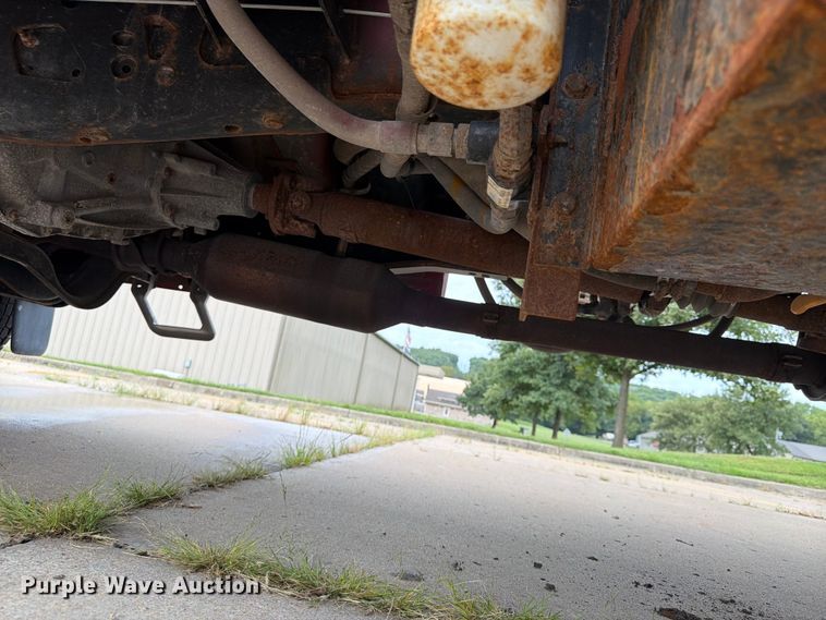 image for item FP4033 2016 Ford F550 Super Duty flatbed truck