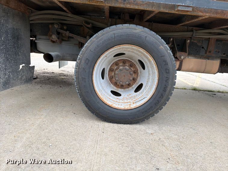 image for item FP4033 2016 Ford F550 Super Duty flatbed truck