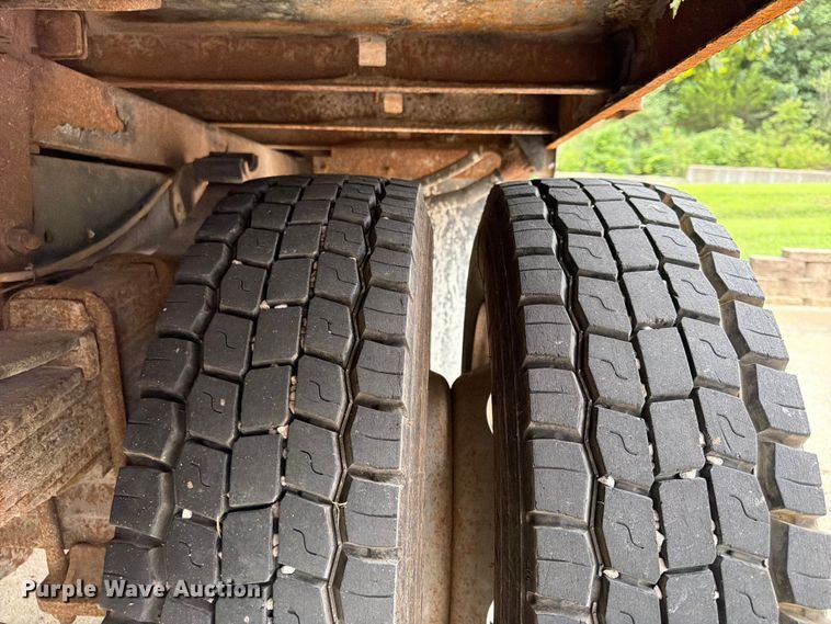 image for item FP4033 2016 Ford F550 Super Duty flatbed truck