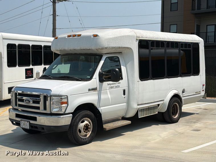 2012 Ford Eldorado E350 Super Duty shuttle bus