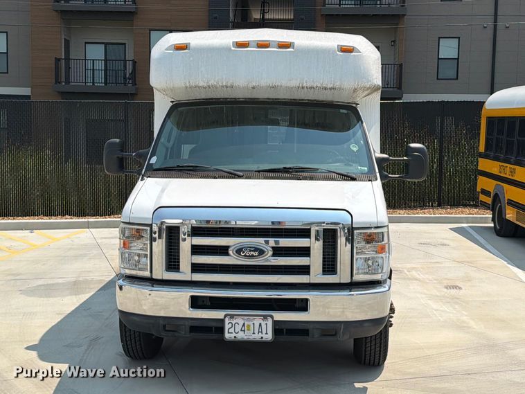 image for item FT6121 2012 Ford Eldorado E350 Super Duty shuttle bus