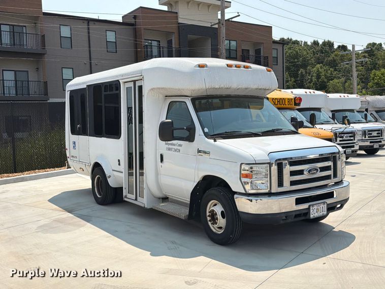 image for item FT6121 2012 Ford Eldorado E350 Super Duty shuttle bus