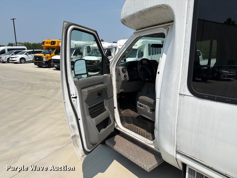 image for item FT6121 2012 Ford Eldorado E350 Super Duty shuttle bus