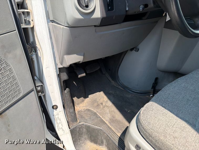 image for item FT6121 2012 Ford Eldorado E350 Super Duty shuttle bus