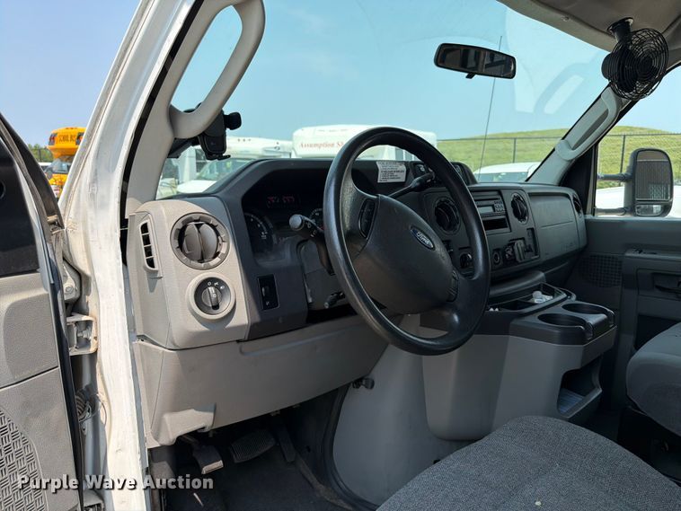 image for item FT6121 2012 Ford Eldorado E350 Super Duty shuttle bus