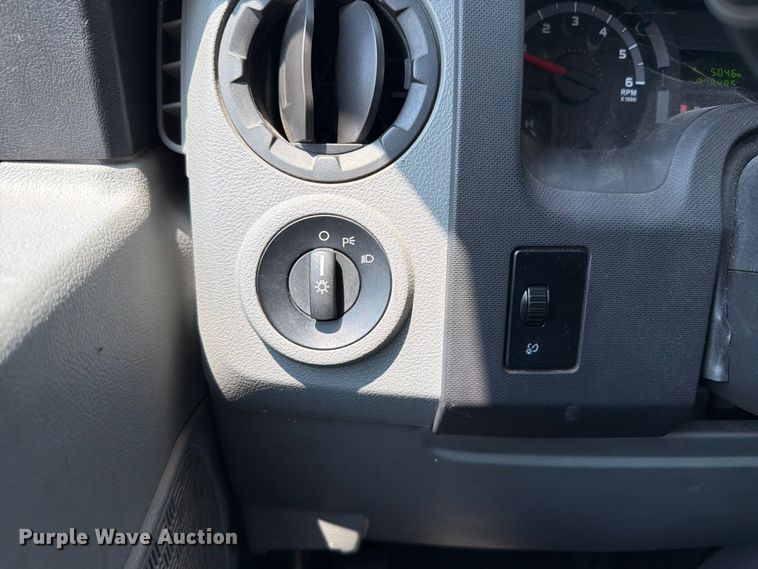 image for item FT6121 2012 Ford Eldorado E350 Super Duty shuttle bus
