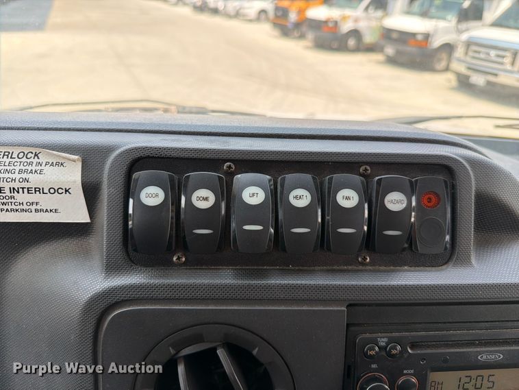 image for item FT6121 2012 Ford Eldorado E350 Super Duty shuttle bus