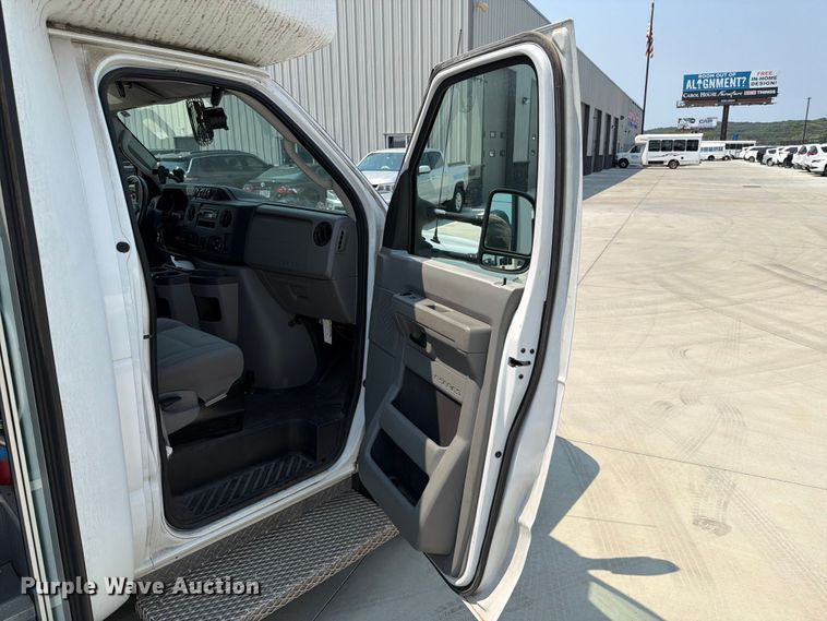 image for item FT6121 2012 Ford Eldorado E350 Super Duty shuttle bus