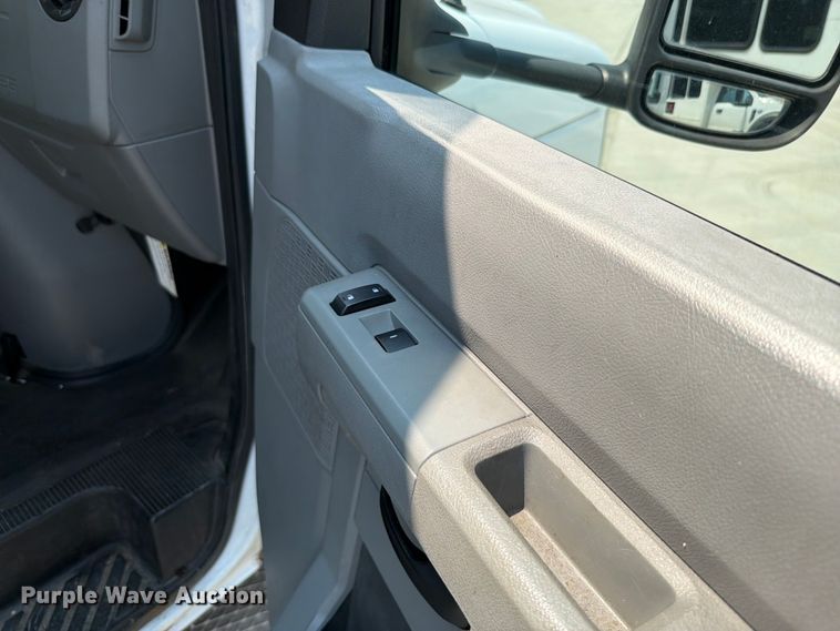 image for item FT6121 2012 Ford Eldorado E350 Super Duty shuttle bus