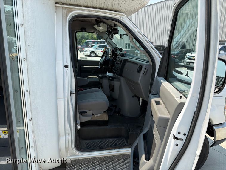 image for item FT6121 2012 Ford Eldorado E350 Super Duty shuttle bus