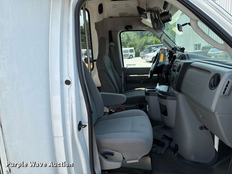 image for item FT6121 2012 Ford Eldorado E350 Super Duty shuttle bus