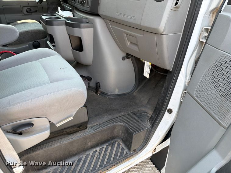 image for item FT6121 2012 Ford Eldorado E350 Super Duty shuttle bus