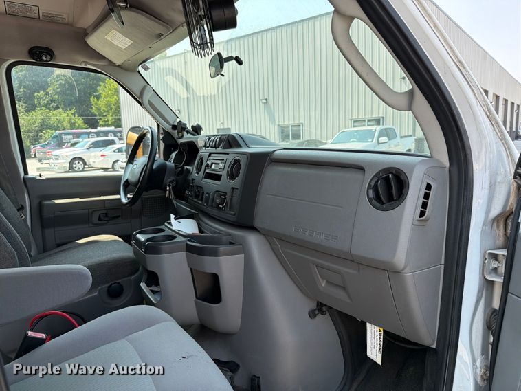 image for item FT6121 2012 Ford Eldorado E350 Super Duty shuttle bus