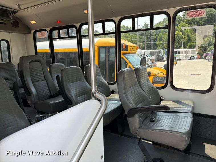 image for item FT6121 2012 Ford Eldorado E350 Super Duty shuttle bus