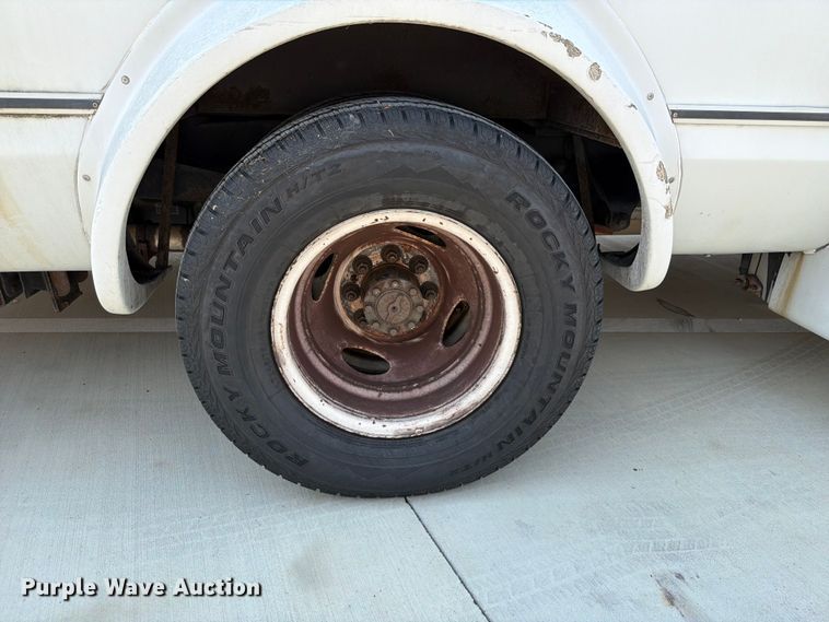 image for item FT6121 2012 Ford Eldorado E350 Super Duty shuttle bus