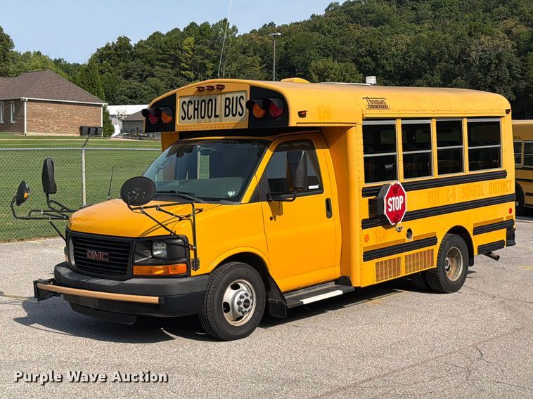 2011 Thomas Savana G3500