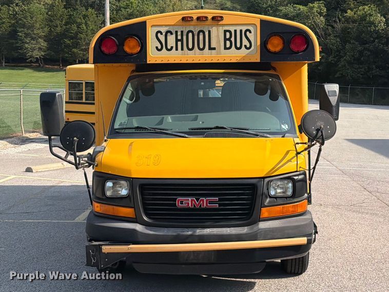2011 Thomas Savana G3500