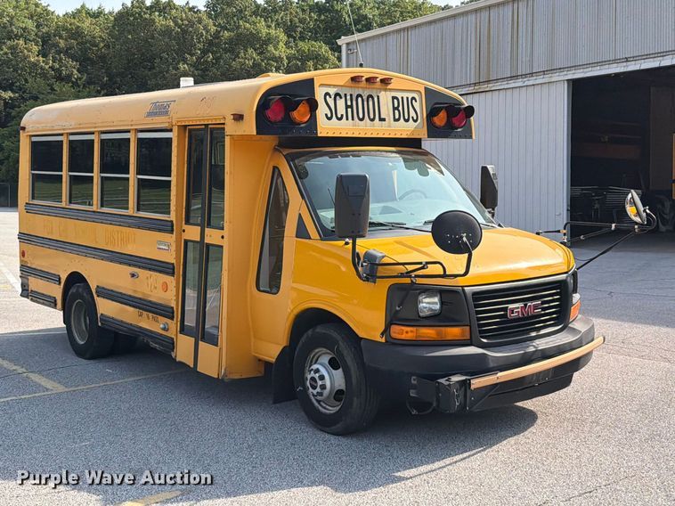 2011 Thomas Savana G3500