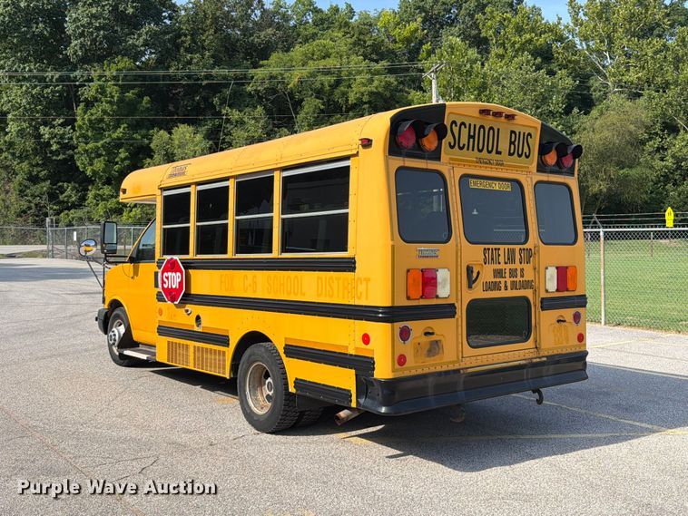 2011 Thomas Savana G3500