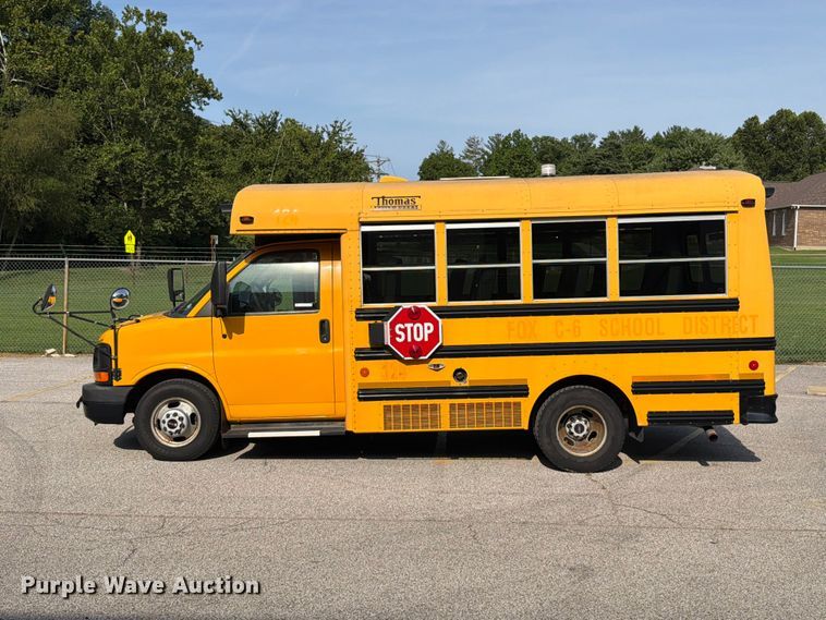 2011 Thomas Savana G3500
