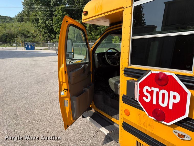 2011 Thomas Savana G3500