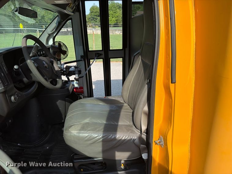 2011 Thomas Savana G3500