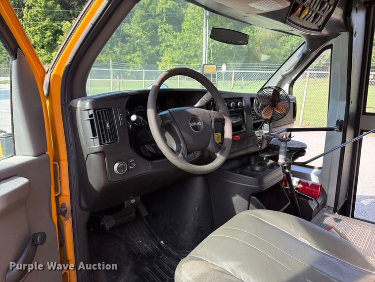 2011 Thomas Savana G3500